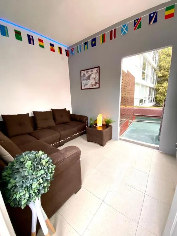 Instalaciones del Hostal Parque México de Roomies Express en Hipódromo Condesa, CDMX