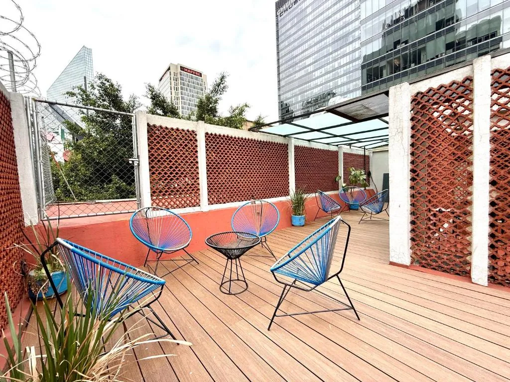 Instalaciones del Hostal Zona Rosa de Roomies Express en Juárez, CDMX