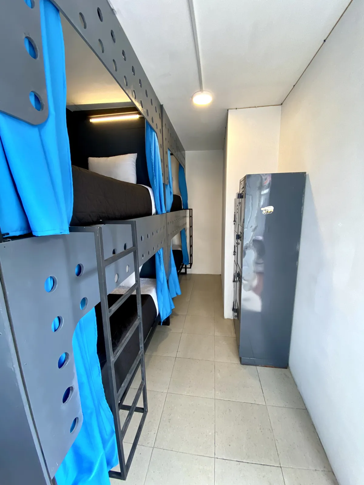 Habitación privada con cama matrimonial en un hostal de CDMX
